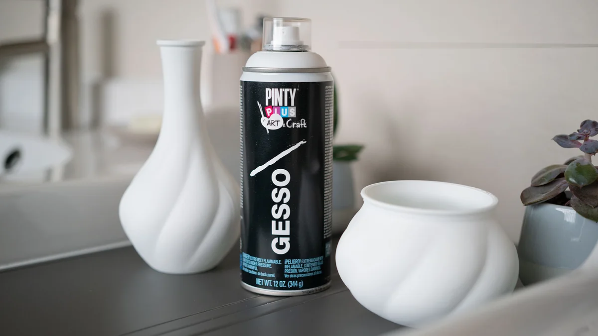 Product result and use context for Pintyplus Gesso Primer Spray for Canvas & Crafts