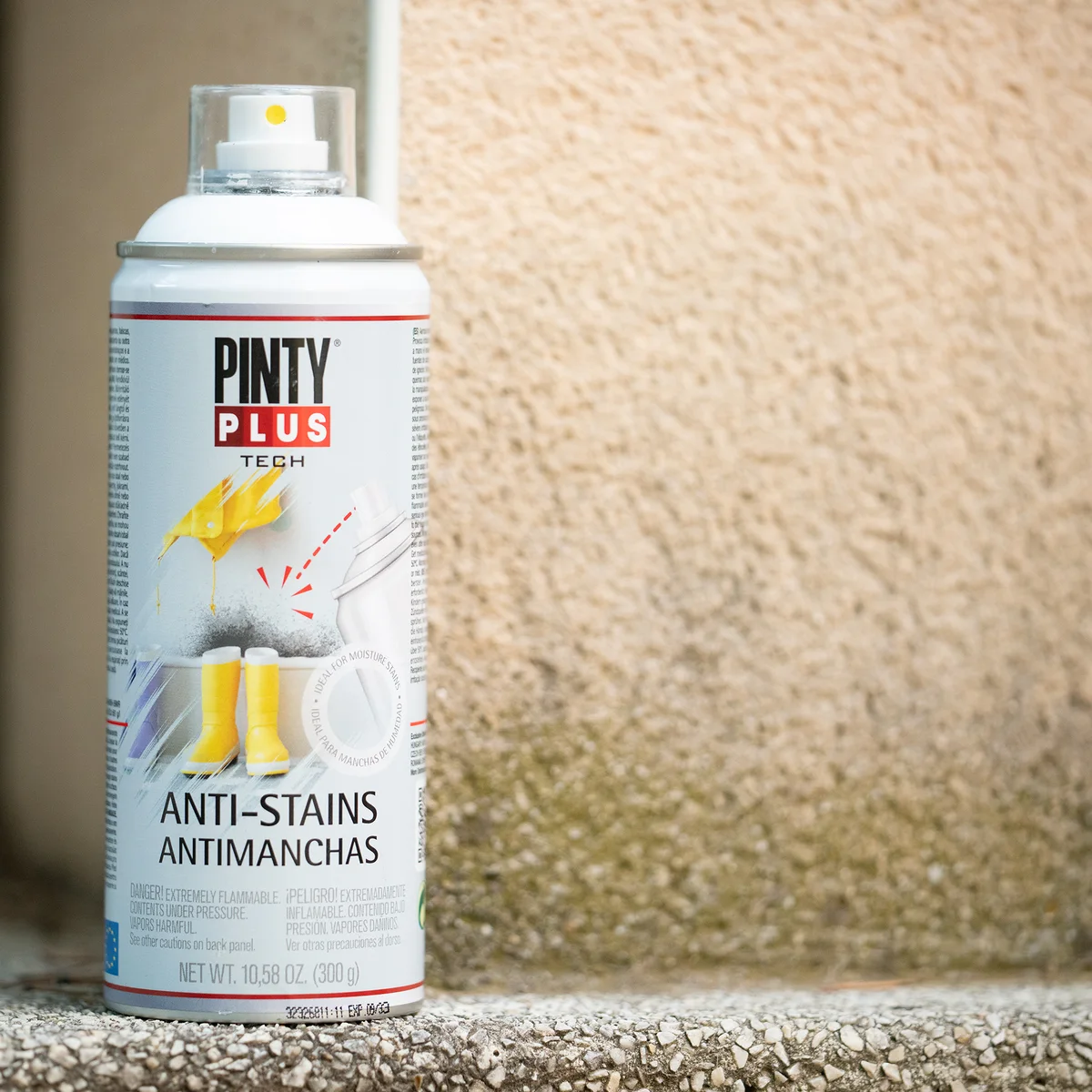 Pintyplus Anti-Stains spray can in front of a stained wall