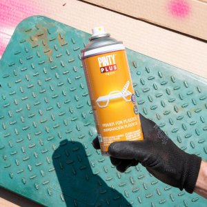 Plastic primer spray for models and modeling projects in Pakistan