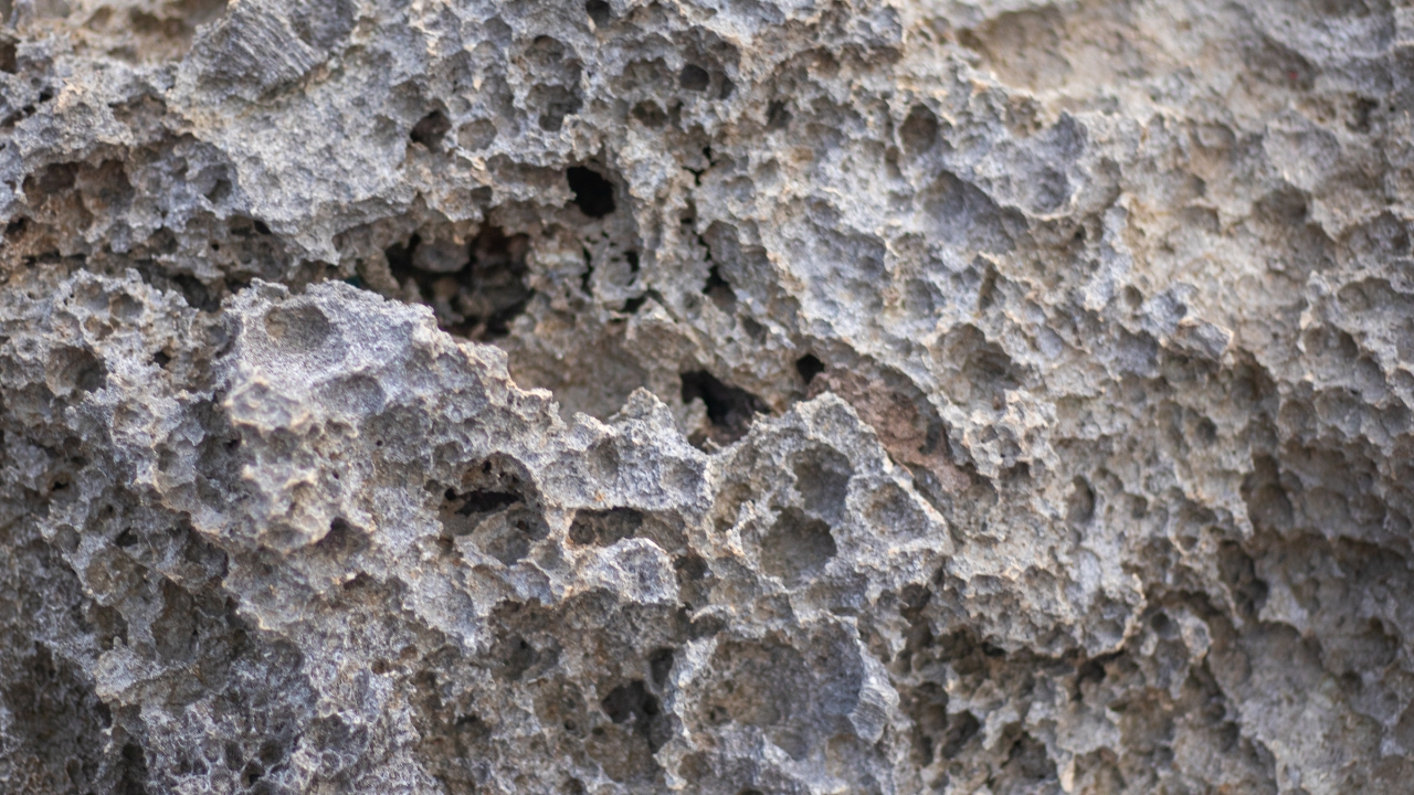 Sealer Spray for Porous Surfaces in Pakistan How to Stop Moisture, Stains, and Deterioration