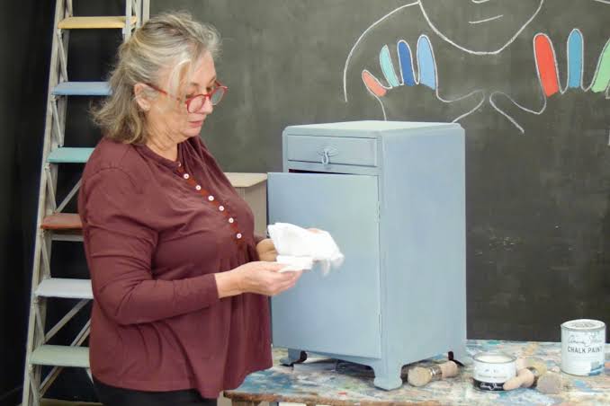Chalk Paint Wax Sealing