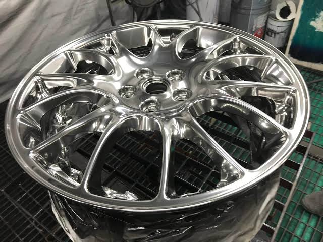 Mirror Effect Paint vs Chrome Paint: What Sets Them Apart