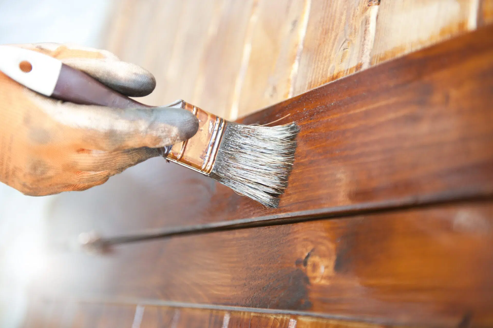 Choosing the Right Varnish Spray for Wood, Canvas & Crafts