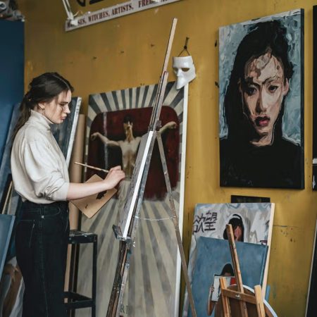 Acrylic Varnish Spray Guide: A Complete Guide for Artists and DIY Enthusiasts